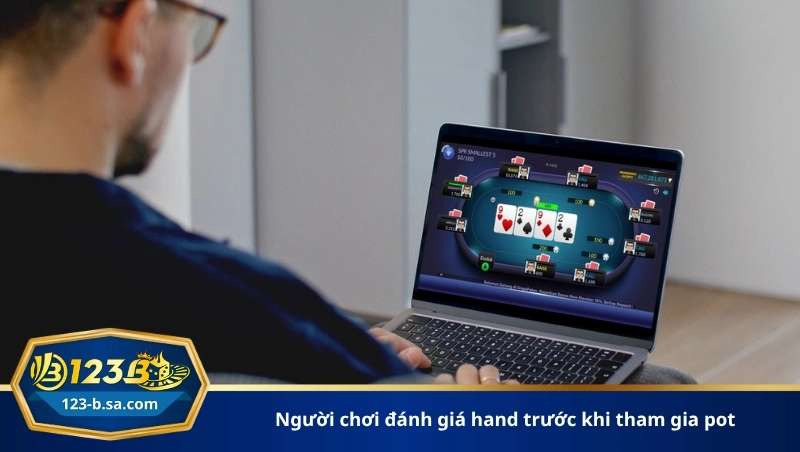 người chơi đánh giá hand trước khi tham gia pot