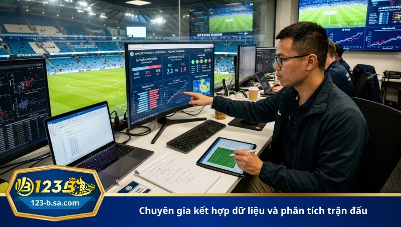 chuyên gia kết hợp dữ liệu và phân tích trận đấu