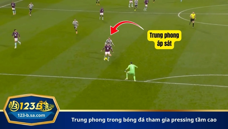 trung phong trong bóng đá tham gia pressing tầm cao