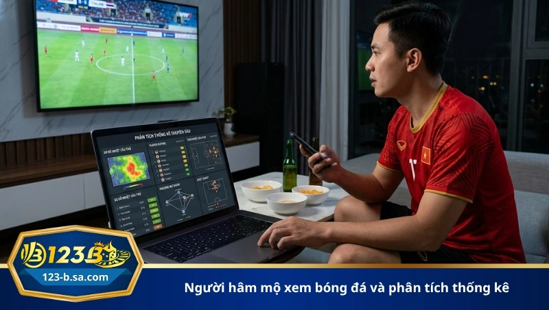 người hâm mộ xem bóng đá và phân tích thống kê